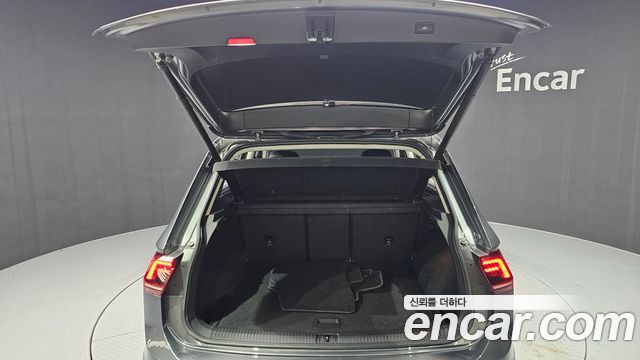 Volkswagen Tiguan (II) 2.0 TDI Premium 2020 — фото 20