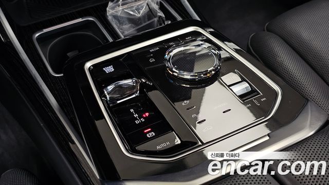 BMW 7 Series (G70) 740i xDrive M Sport 2025 — фото 9