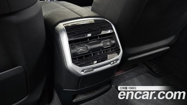 BMW 7 Series (G70) 740i xDrive M Sport 2025 — фото 38