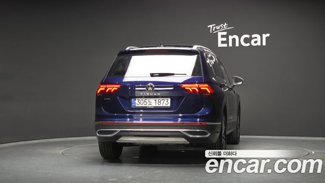 Volkswagen Tiguan Allspace 2.0 TSI Prestige 2023 — фото 4
