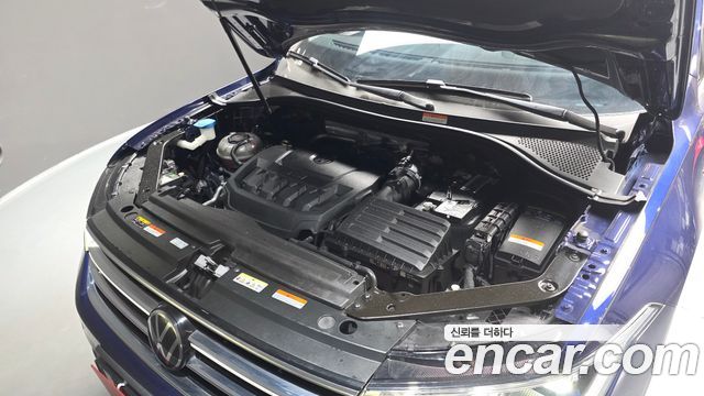 Volkswagen Tiguan Allspace 2.0 TSI Prestige 2023 — фото 6