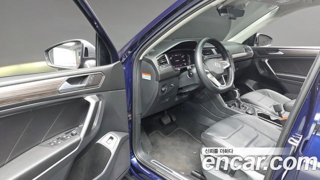 Volkswagen Tiguan Allspace 2.0 TSI Prestige 2023 — фото 10