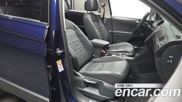 Volkswagen Tiguan Allspace 2.0 TSI Prestige 2023 — фото 12