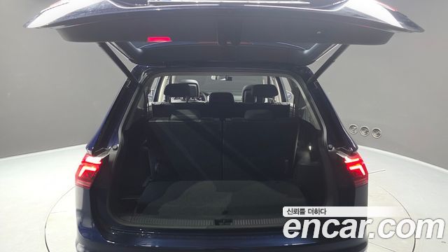 Volkswagen Tiguan Allspace 2.0 TSI Prestige 2023 — фото 20