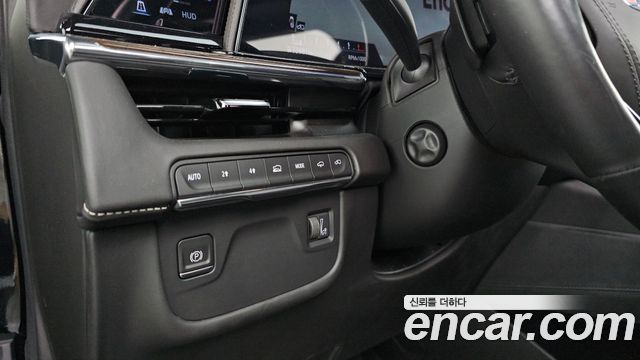 Cadillac Escalade (V) 6.2 Premium Luxury Platinum 2023 — фото 18