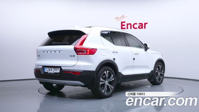 Volvo XC40 B4 Inscription 2021 — фото 2