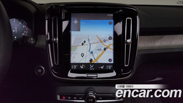Volvo XC40 B4 Inscription 2021 — фото 13