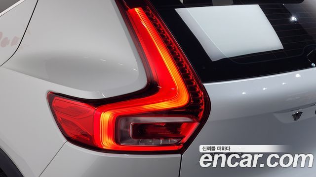 Volvo XC40 B4 Inscription 2021 — фото 23