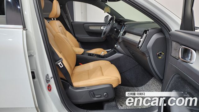 Volvo XC40 B4 Inscription 2021 — фото 26
