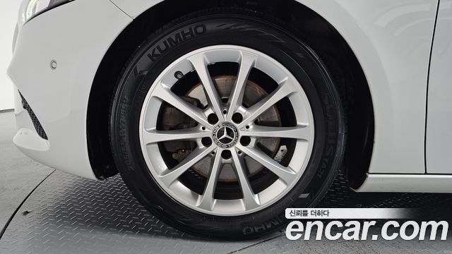 Mercedes-Benz A-Class (W177) A220 Sedan 2020 — фото 5