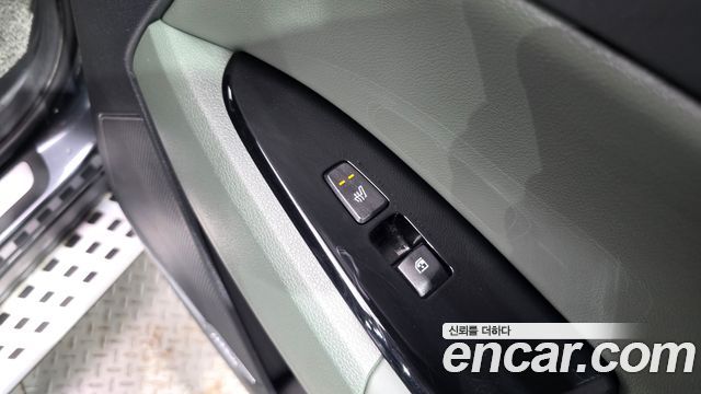 Kia Sportage Hybrid (V) 30Th Edition 4WD 2024 — фото 28