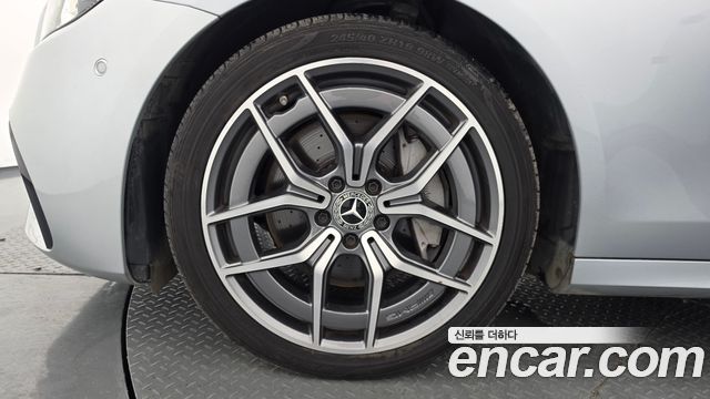 Mercedes-Benz E-Class (W213) E220d 4MATIC AMG Line 2021 — фото 5