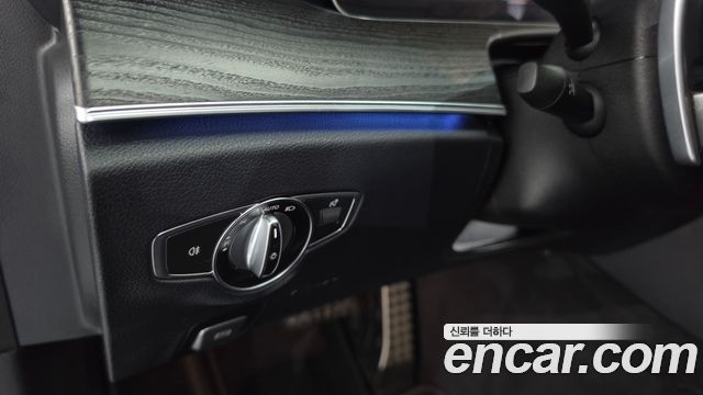 Mercedes-Benz E-Class (W213) E220d 4MATIC AMG Line 2021 — фото 18