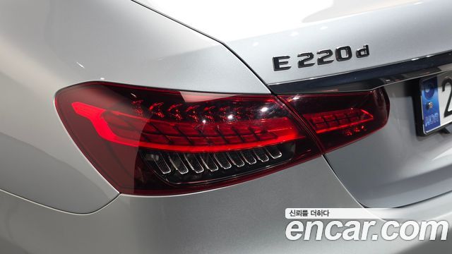 Mercedes-Benz E-Class (W213) E220d 4MATIC AMG Line 2021 — фото 23
