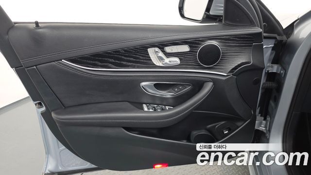 Mercedes-Benz E-Class (W213) E220d 4MATIC AMG Line 2021 — фото 24
