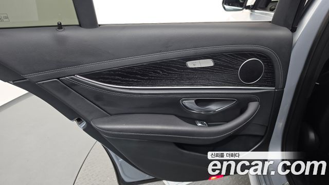 Mercedes-Benz E-Class (W213) E220d 4MATIC AMG Line 2021 — фото 25