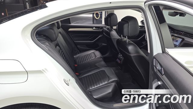 Volkswagen Passat GT (B8) 2.0 TDI Prestige 2022 — фото 11