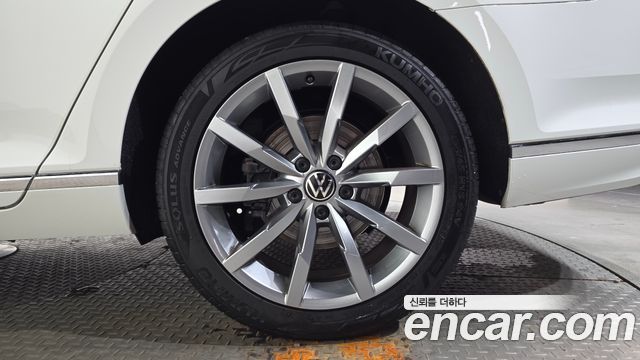Volkswagen Passat GT (B8) 2.0 TDI Prestige 2022 — фото 21