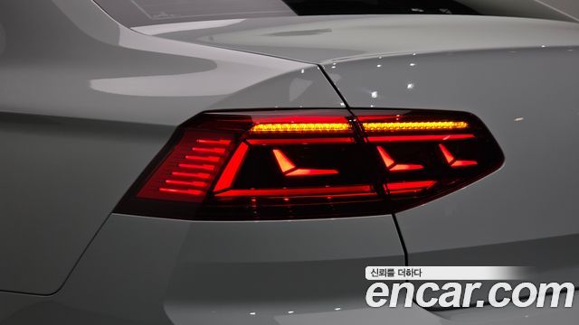 Volkswagen Passat GT (B8) 2.0 TDI Prestige 2022 — фото 23