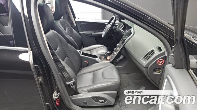 Volvo XC60 D3 1st 2016 — фото 10