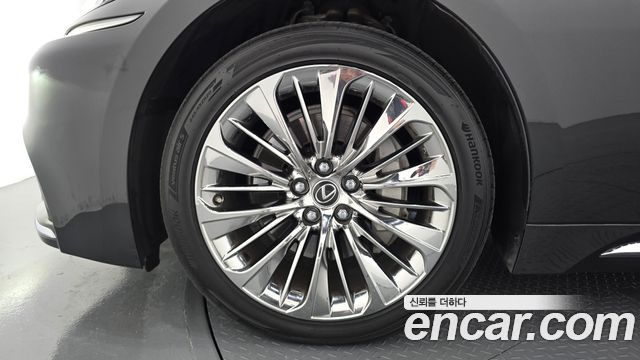 Lexus LS500 (V) 3.5 Luxury AWD 2019 — фото 5