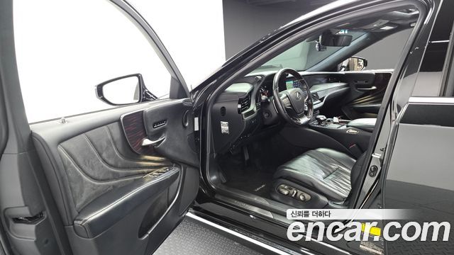 Lexus LS500 (V) 3.5 Luxury AWD 2019 — фото 10