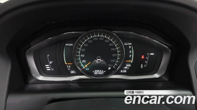 Volvo XC60 D4 1st 2017 — фото 8
