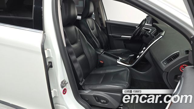 Volvo XC60 D4 1st 2017 — фото 11