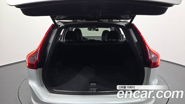 Volvo XC60 D4 1st 2017 — фото 20