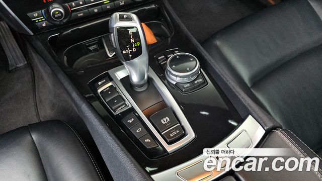 BMW 5 Series GT (F07) GT 30d xDrive 2015 — фото 9