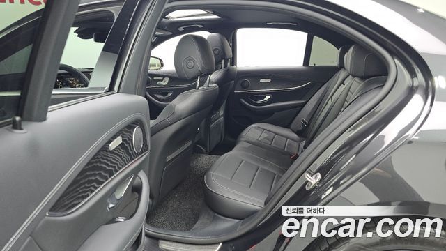 Mercedes-Benz E-Class (W213) E250 AMG Line 2023 — фото 11