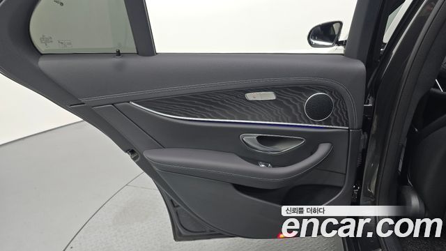 Mercedes-Benz E-Class (W213) E250 AMG Line 2023 — фото 25
