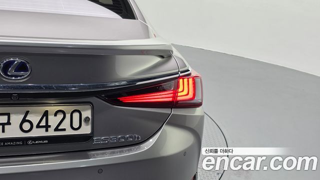 Lexus ES300h (VII) Luxury Plus 2022 — фото 23