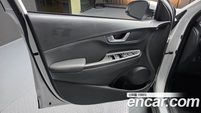 Hyundai Kona Gasoline 2.0 2WD Smart 2023 — фото 24