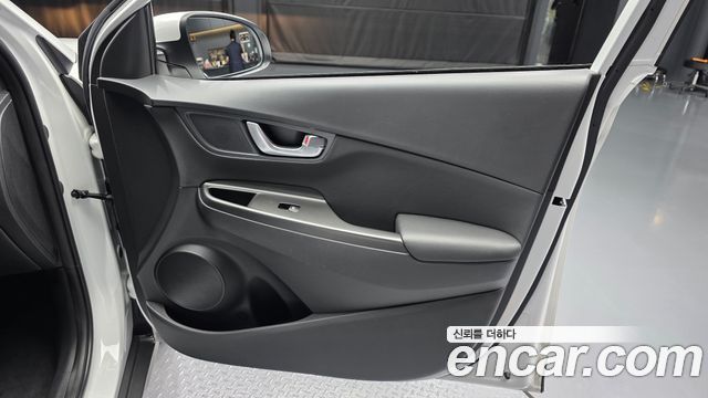 Hyundai Kona Gasoline 2.0 2WD Smart 2023 — фото 25
