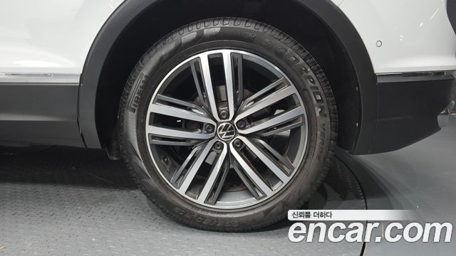 Volkswagen Tiguan (II) 2.0 TDI Prestige 2023 — фото 21