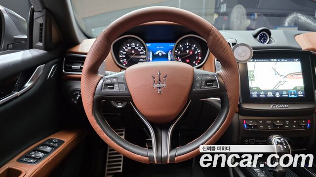 Maserati Ghibli 3.0S Q4 GranSport 3rd 2018 — фото 13