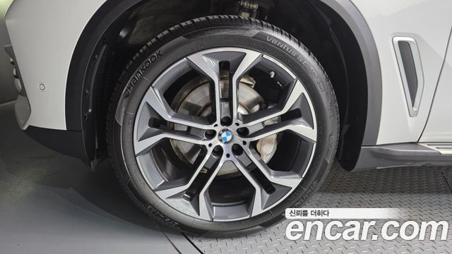 BMW X5 (G05) xDrive 40i xLine 2023 — фото 5