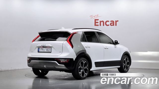 Kia Niro Signature 2022 — фото 2
