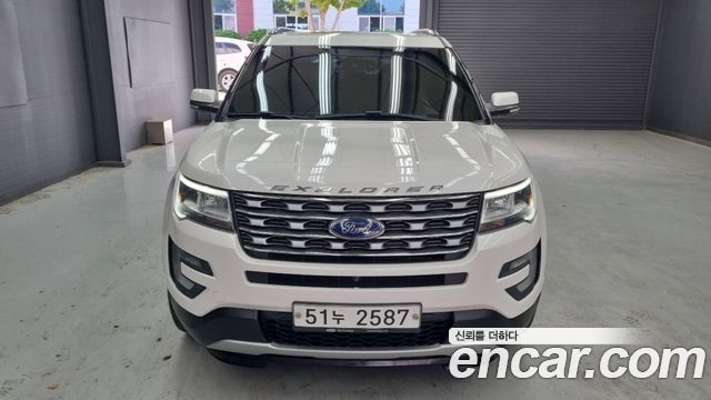 Ford Explorer 2.3 Limited 4WD 5th