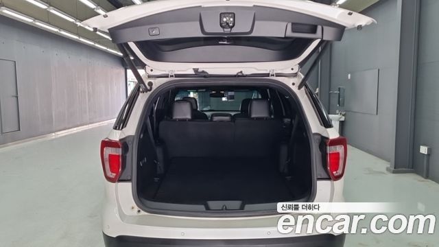 Ford Explorer 2.3 Limited 4WD 5th 2017 — фото 18