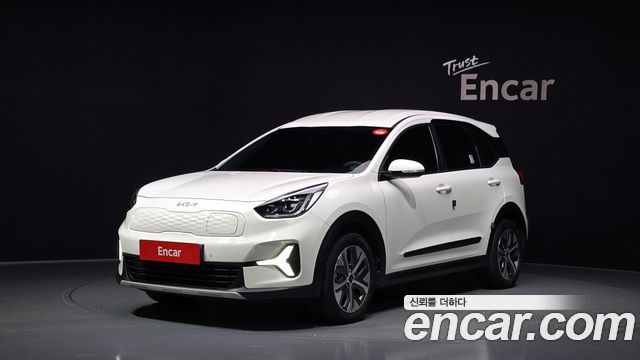 Kia Niro Plus Air 2023 — фото 1