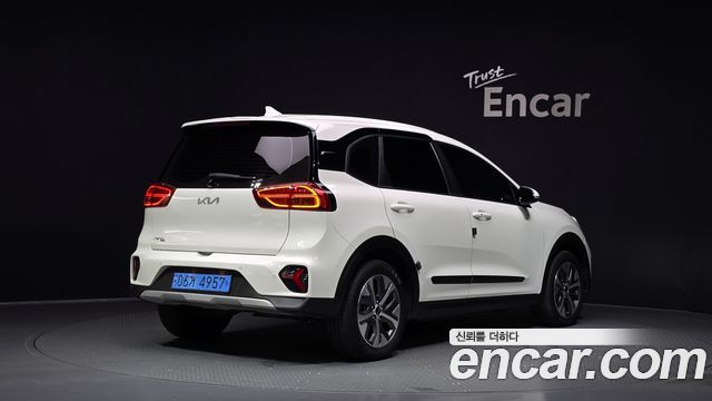 Kia Niro Plus Air 2023 — фото 2