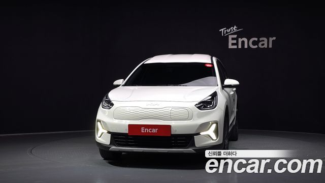 Kia Niro Plus Air 2023 — фото 3