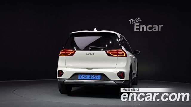 Kia Niro Plus Air 2023 — фото 4