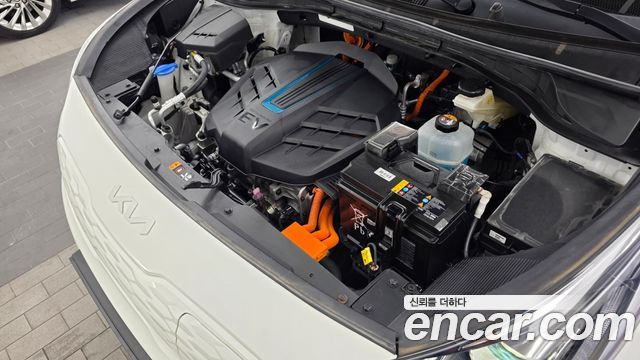Kia Niro Plus Air 2023 — фото 6
