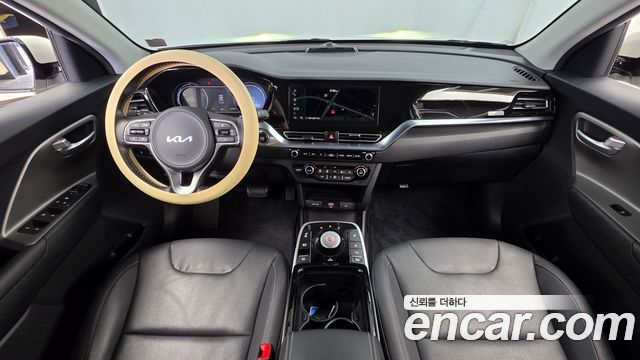 Kia Niro Plus Air 2023 — фото 7