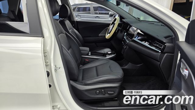 Kia Niro Plus Air 2023 — фото 15