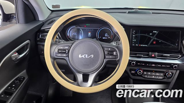 Kia Niro Plus Air 2023 — фото 17