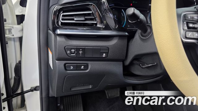 Kia Niro Plus Air 2023 — фото 20